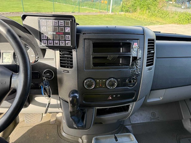 Mercedes - 2013 - 315 cdi - ambulance - personenauto - afbeelding 28 van  42