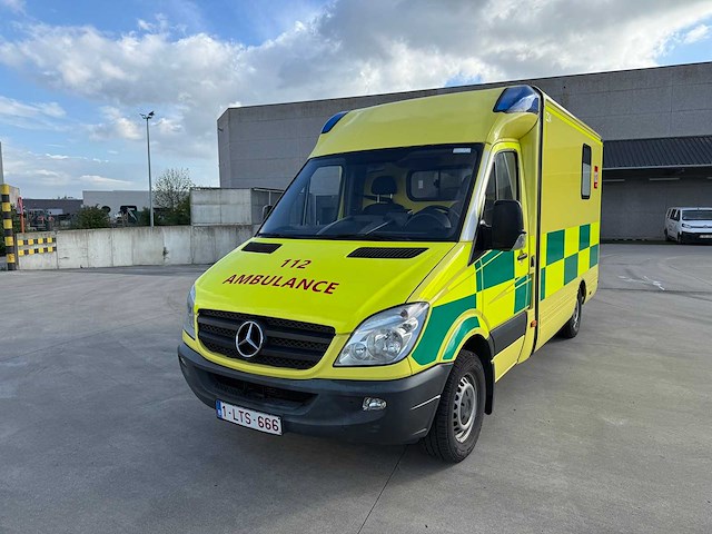 Mercedes - 2013 - 315 cdi - ambulance - personenauto - afbeelding 38 van  42