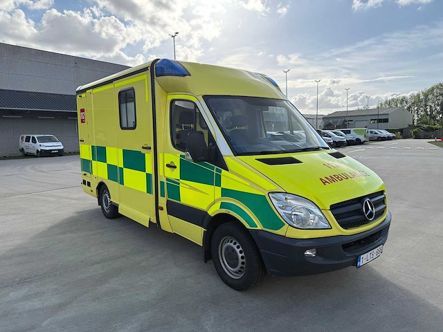 Mercedes - 2013 - 315 cdi - ambulance - personenauto - afbeelding 40 van  42