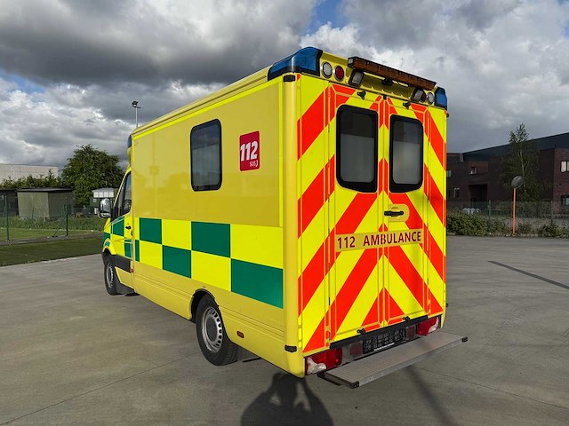 Mercedes - 2013 - 315 cdi - ambulance - personenauto - afbeelding 1 van  16