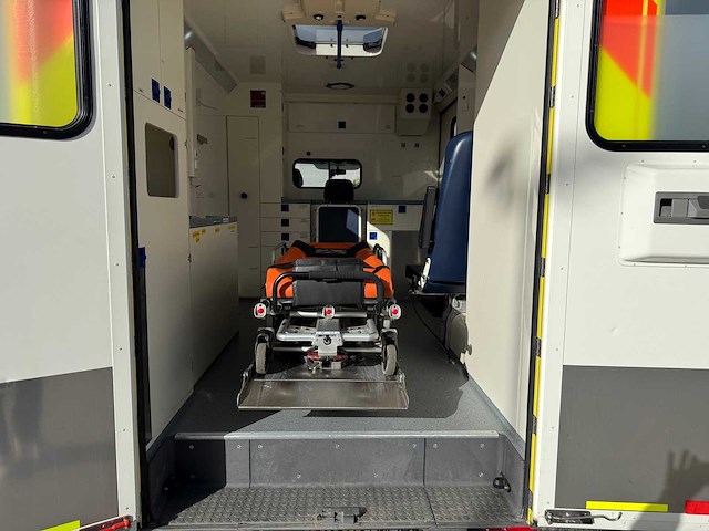Mercedes - 2013 - 315 cdi - ambulance - personenauto - afbeelding 6 van  16