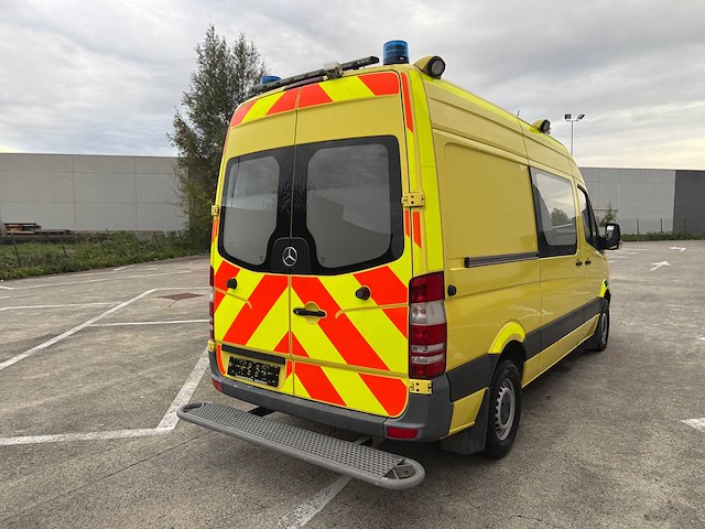 Mercedes - 2013 - ambulance - ambulance - afbeelding 2 van  33