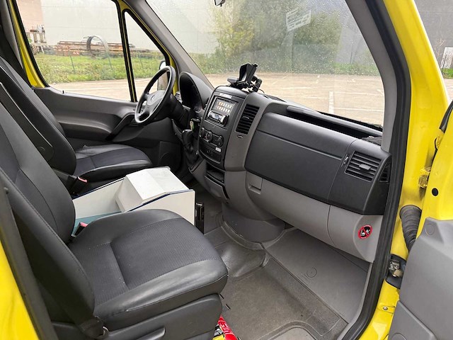 Mercedes - 2013 - ambulance - ambulance - afbeelding 10 van  33