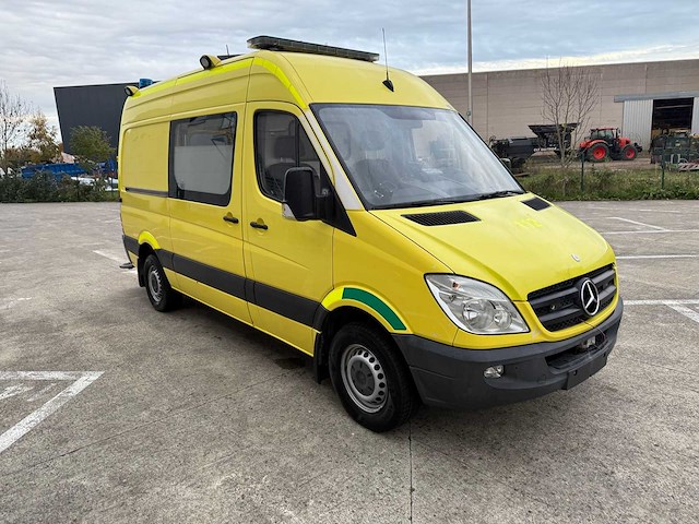 Mercedes - 2013 - ambulance - ambulance - afbeelding 31 van  33