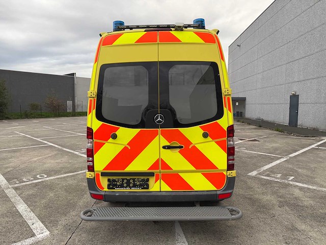 Mercedes - 2013 - ambulance - ambulance - afbeelding 2 van  33