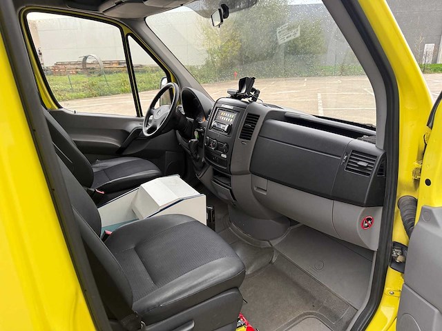 Mercedes - 2013 - ambulance - ambulance - afbeelding 29 van  33