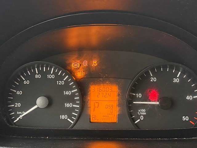 Mercedes - 2013 - ambulance - ambulance - afbeelding 12 van  33