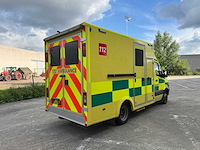 Mercedes - 2014 - 319 cdi - ambulance - personenauto - afbeelding 2 van  44