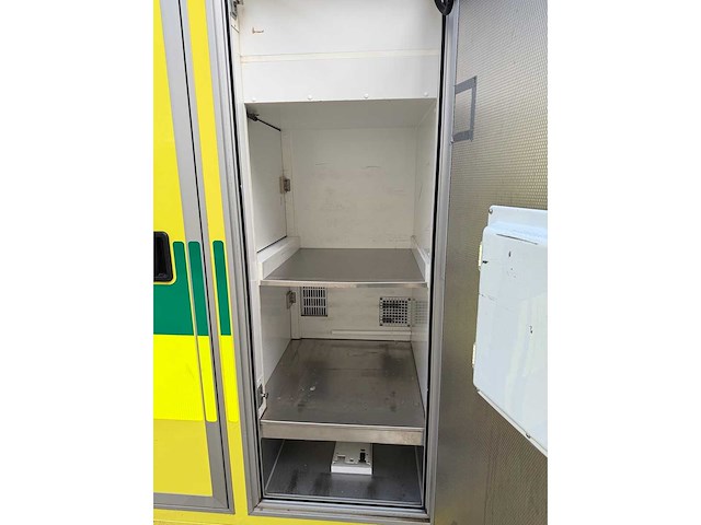 Mercedes - 2014 - 319 cdi - ambulance - personenauto - afbeelding 13 van  44