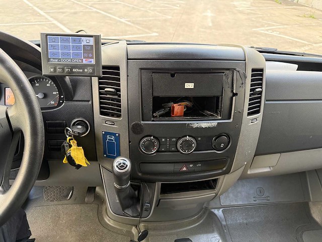 Mercedes - 2014 - 319 cdi - ambulance - personenauto - afbeelding 32 van  44
