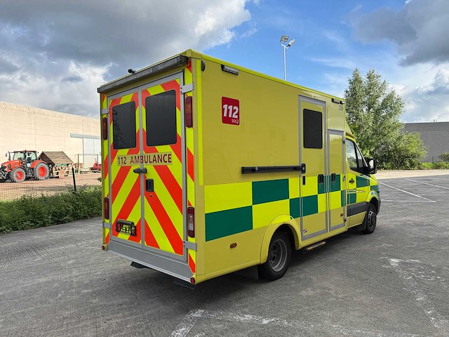 Mercedes - 2014 - 319 cdi - ambulance - personenauto - afbeelding 2 van  34