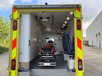 Mercedes - 2014 - 319 cdi - ambulance - personenauto - afbeelding 35 van  44