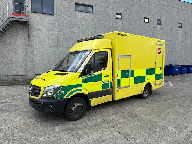 Mercedes - 2014 - 319 cdi - ambulance - personenauto - afbeelding 12 van  34