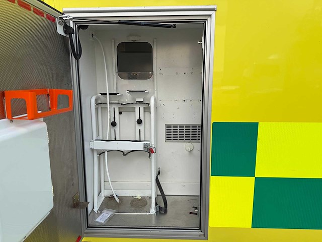 Mercedes - 2014 - 319 cdi - ambulance - personenauto - afbeelding 38 van  44