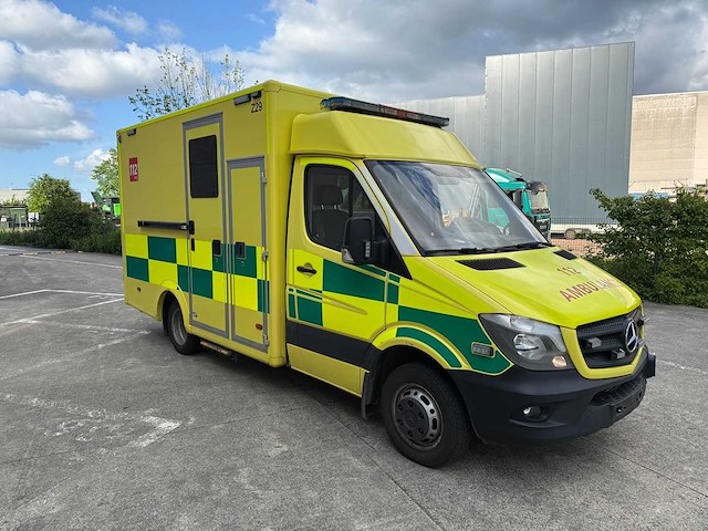 Mercedes - 2014 - 319 cdi - ambulance - personenauto - afbeelding 33 van  34