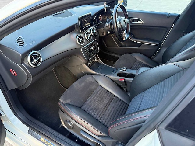 Mercedes - 2014 - cla 220 d - coupe - personenauto - afbeelding 9 van  26