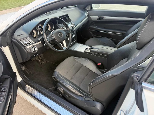 Mercedes - 2014 - e200 - coupe - personenauto - afbeelding 14 van  29