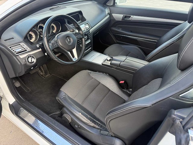 Mercedes - 2014 - e200 - coupe - personenauto - afbeelding 12 van  26