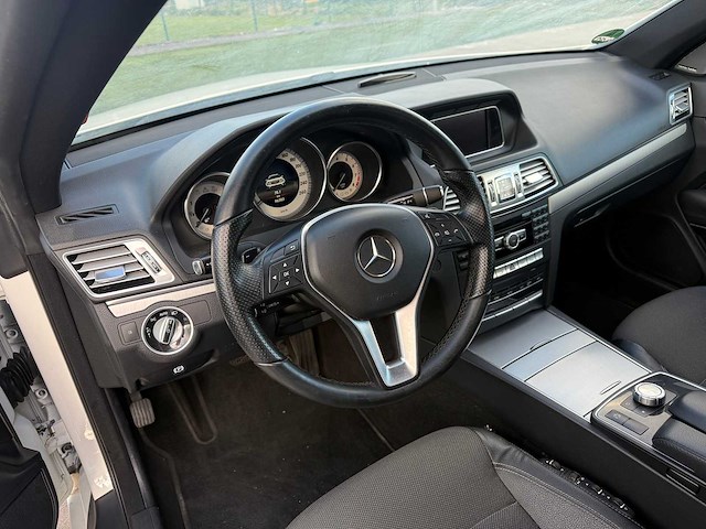 Mercedes - 2014 - e200 - coupe - personenauto - afbeelding 14 van  26