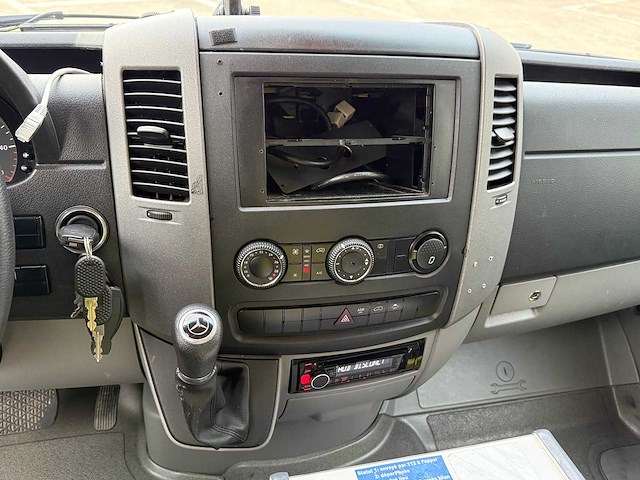 Mercedes - 2016 - sprinter - ambulance - afbeelding 18 van  30