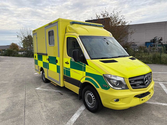 Mercedes - 2016 - sprinter - ambulance - afbeelding 27 van  30