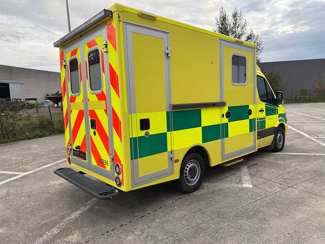 Mercedes - 2016 - sprinter - ambulance - afbeelding 28 van  30