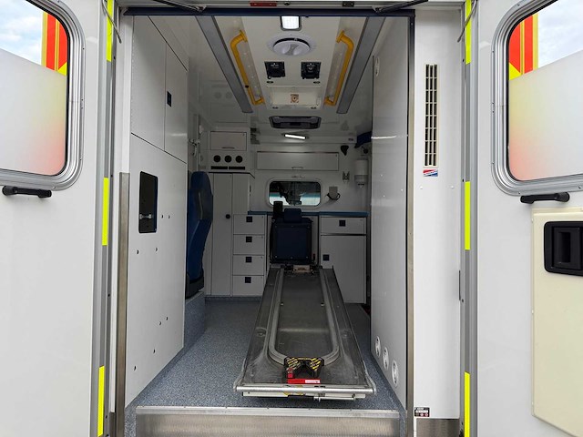 Mercedes - 2016 - sprinter - ambulance - afbeelding 7 van  36