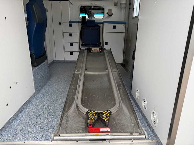 Mercedes - 2016 - sprinter - ambulance - afbeelding 9 van  36