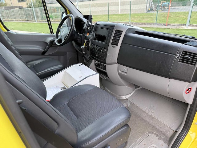 Mercedes - 2016 - sprinter - ambulance - afbeelding 17 van  36