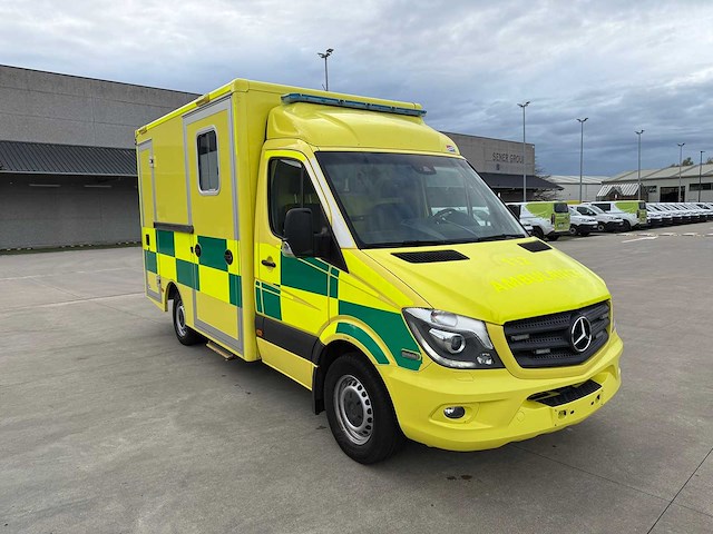 Mercedes - 2016 - sprinter - ambulance - afbeelding 35 van  36