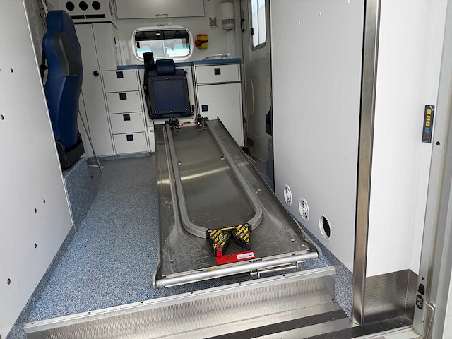 Mercedes - 2016 - sprinter - ambulance - afbeelding 4 van  30