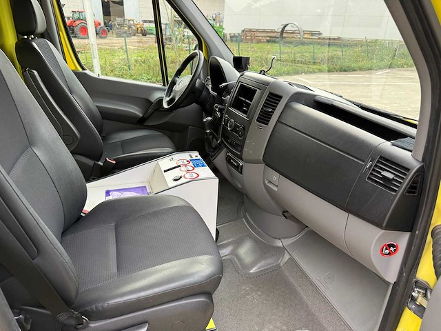 Mercedes - 2016 - sprinter - ambulance - afbeelding 29 van  30