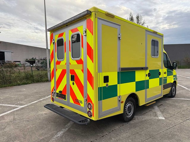 Mercedes - 2016 - sprinter - ambulance - afbeelding 23 van  30