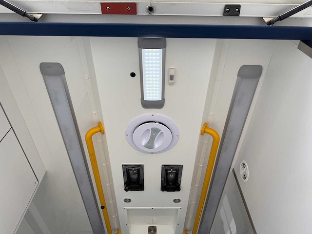 Mercedes - 2016 - sprinter - ambulance - afbeelding 14 van  36