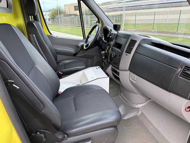 Mercedes - 2016 - sprinter - ambulance - afbeelding 36 van  36