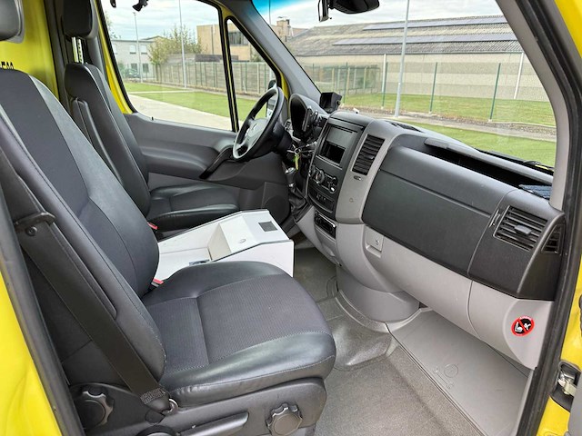 Mercedes - 2018 - sprinter - ambulance - afbeelding 8 van  28