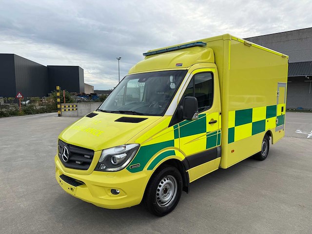 Mercedes - 2018 - sprinter - ambulance - afbeelding 22 van  28
