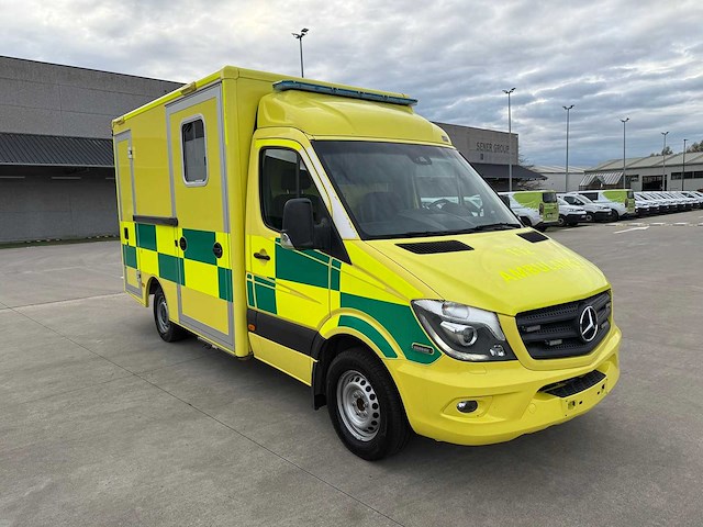 Mercedes - 2018 - sprinter - ambulance - afbeelding 26 van  28