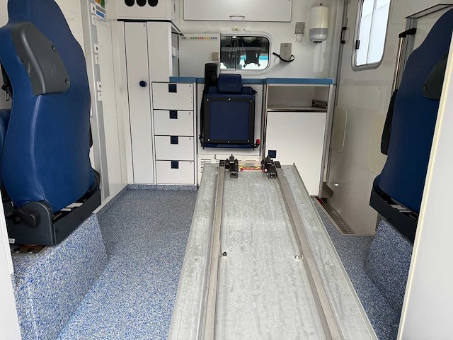 Mercedes - 2018 - sprinter - ambulance - afbeelding 7 van  28