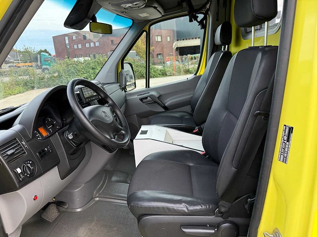 Mercedes - 2018 - sprinter - ambulance - afbeelding 27 van  28