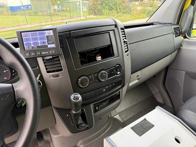Mercedes - 2018 - sprinter - ambulance - afbeelding 15 van  28