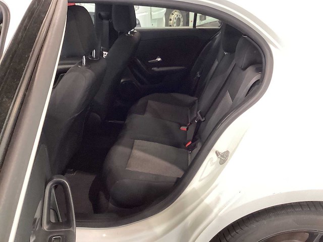 Mercedes - 2019 - a - 200d - personenauto - afbeelding 3 van  29
