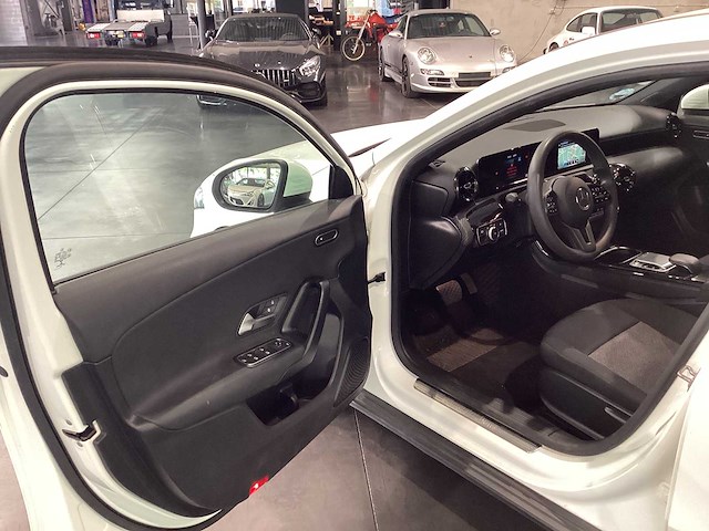 Mercedes - 2019 - a - 200d - personenauto - afbeelding 29 van  29