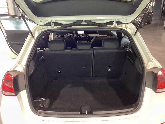 Mercedes - 2019 - a - 200d - personenauto - afbeelding 3 van  29