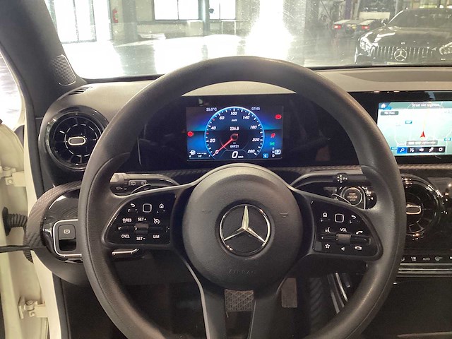 Mercedes - 2019 - a - 200d - personenauto - afbeelding 5 van  29