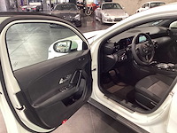 Mercedes - 2019 - a - 200d - personenauto - afbeelding 17 van  29