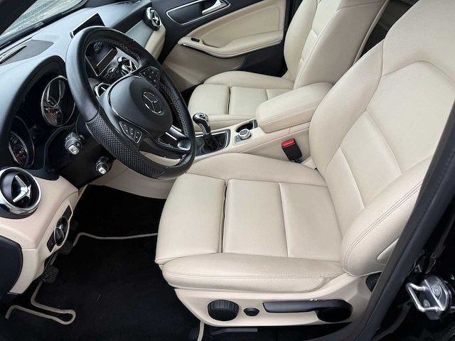 Mercedes - 2019 - gla - 180 - personenauto - afbeelding 13 van  26