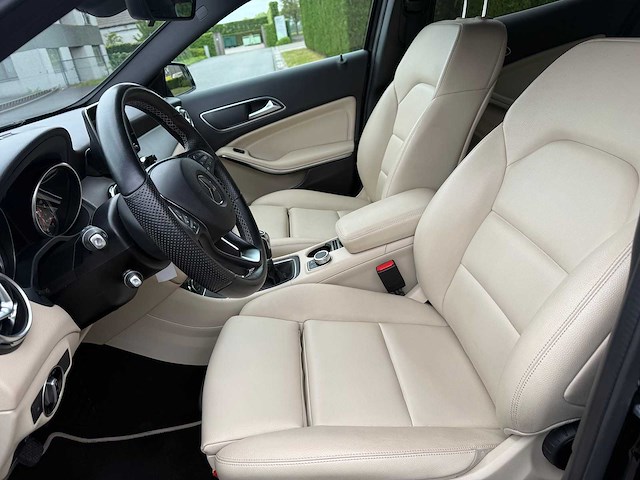 Mercedes - 2019 - gla - 180 - personenauto - afbeelding 16 van  26