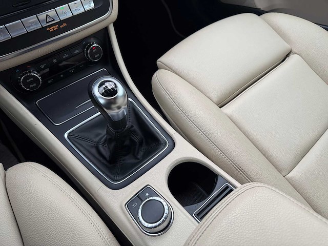 Mercedes - 2019 - gla - 180 - personenauto - afbeelding 17 van  26