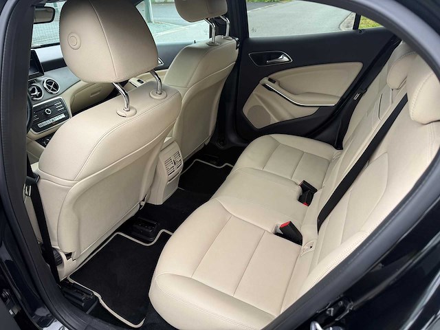 Mercedes - 2019 - gla - 180 - personenauto - afbeelding 6 van  15
